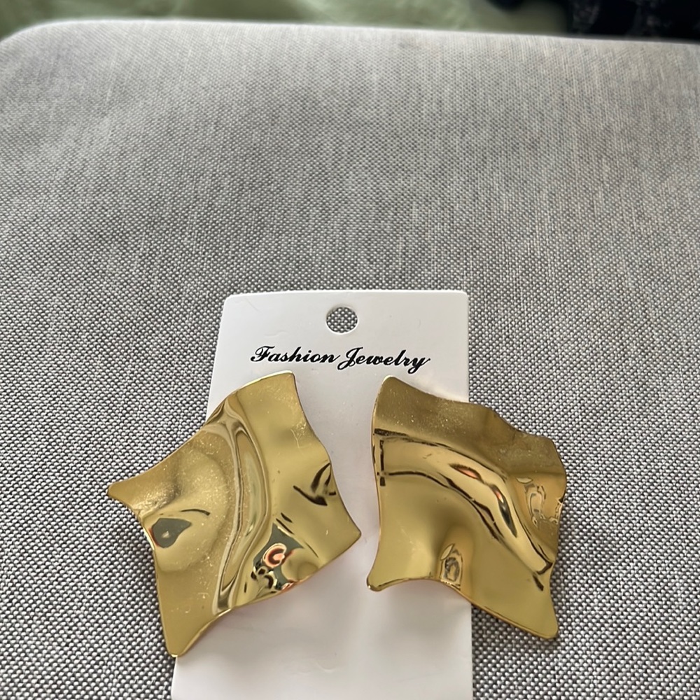 Unique large stud earrings!